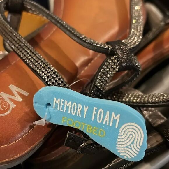 C&M Aria Silver Jeweled Studded Black Flat Thong Sandals Size 8.5 NWT - Picture 5 of 5